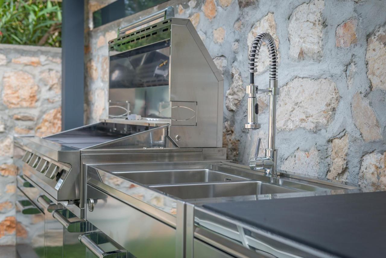 Deluxe Villa Graziella 200 M From The Beach Ез Екстер'єр фото