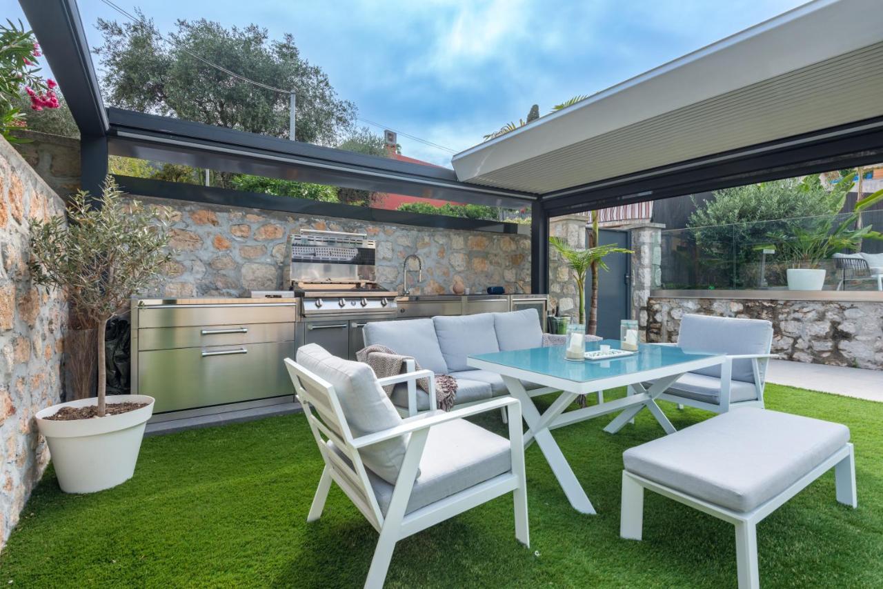 Deluxe Villa Graziella 200 M From The Beach Ез Екстер'єр фото
